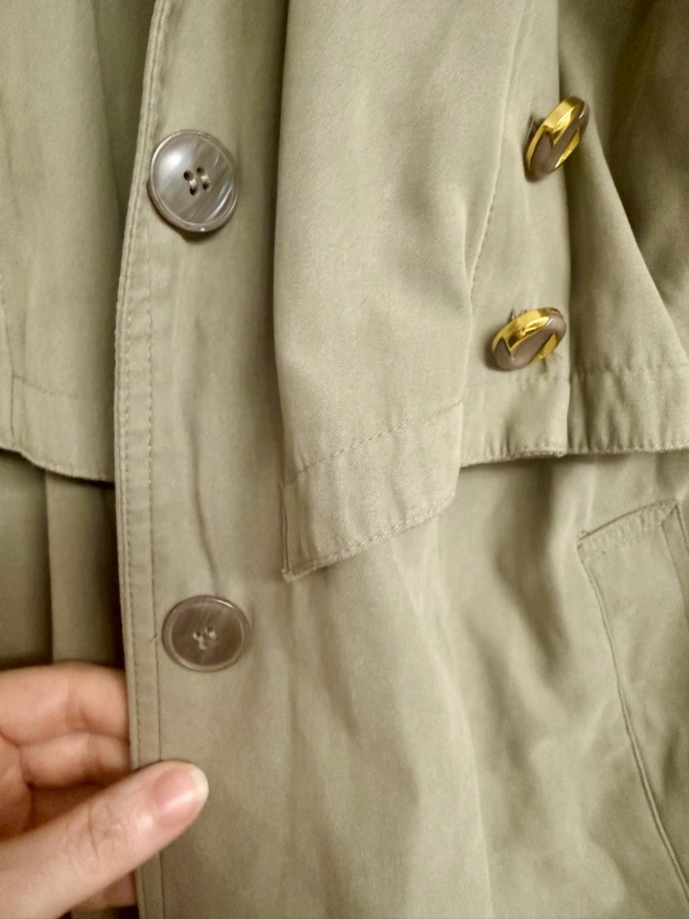Classic Beige Trench Coat - Picture 4 of 6